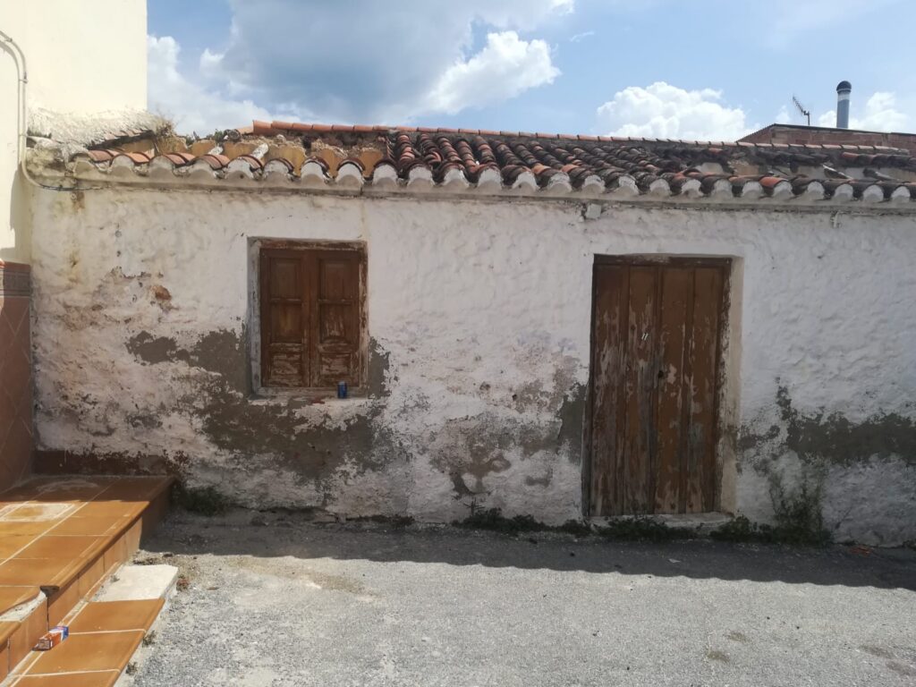 0545  – Casa / Terreno en Lobres